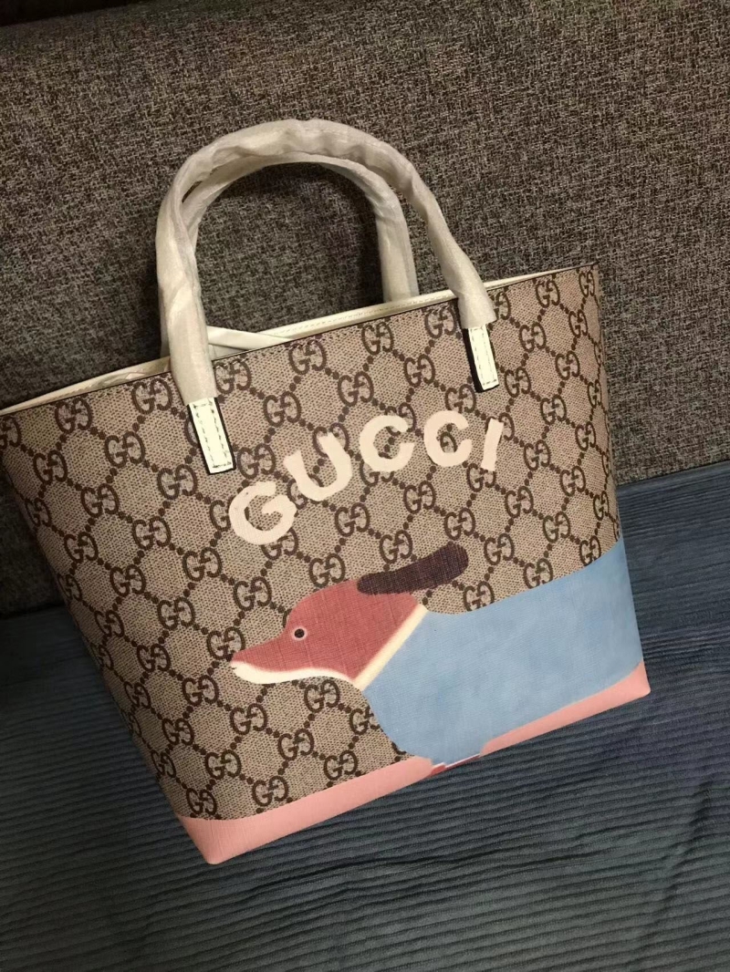 G*u*i shopping bags